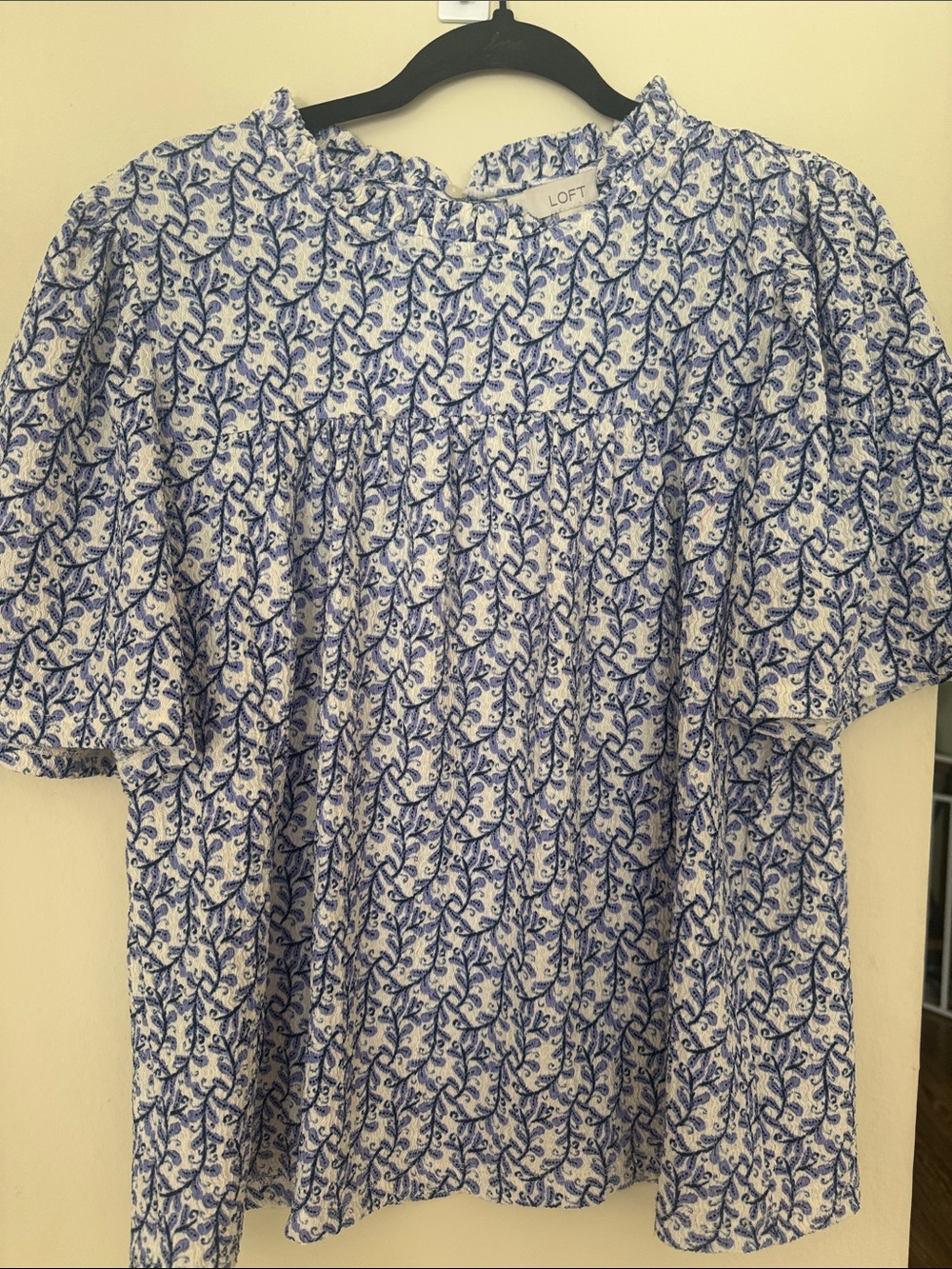 LOFT White and Blue Floral Print Ruffled Short Sleeve Top